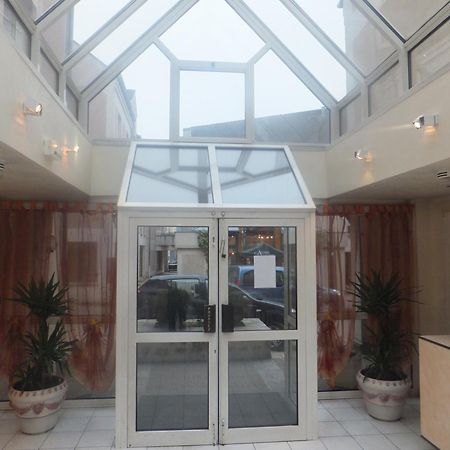 Hotel Le Village Gif-sur-Yvette Buitenkant foto