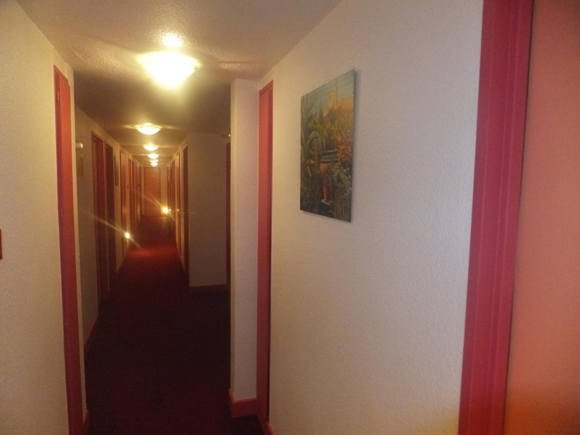 Hotel Le Village Gif-sur-Yvette Buitenkant foto